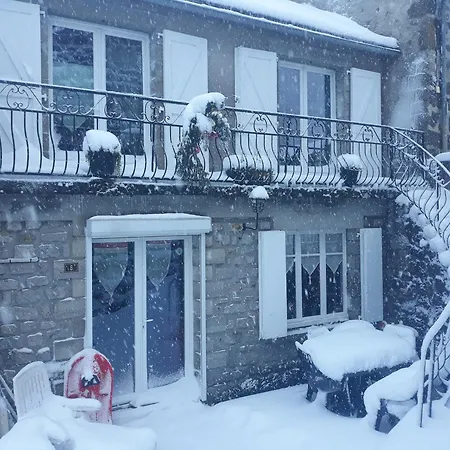 Au Creux De La Vallee Holiday home *